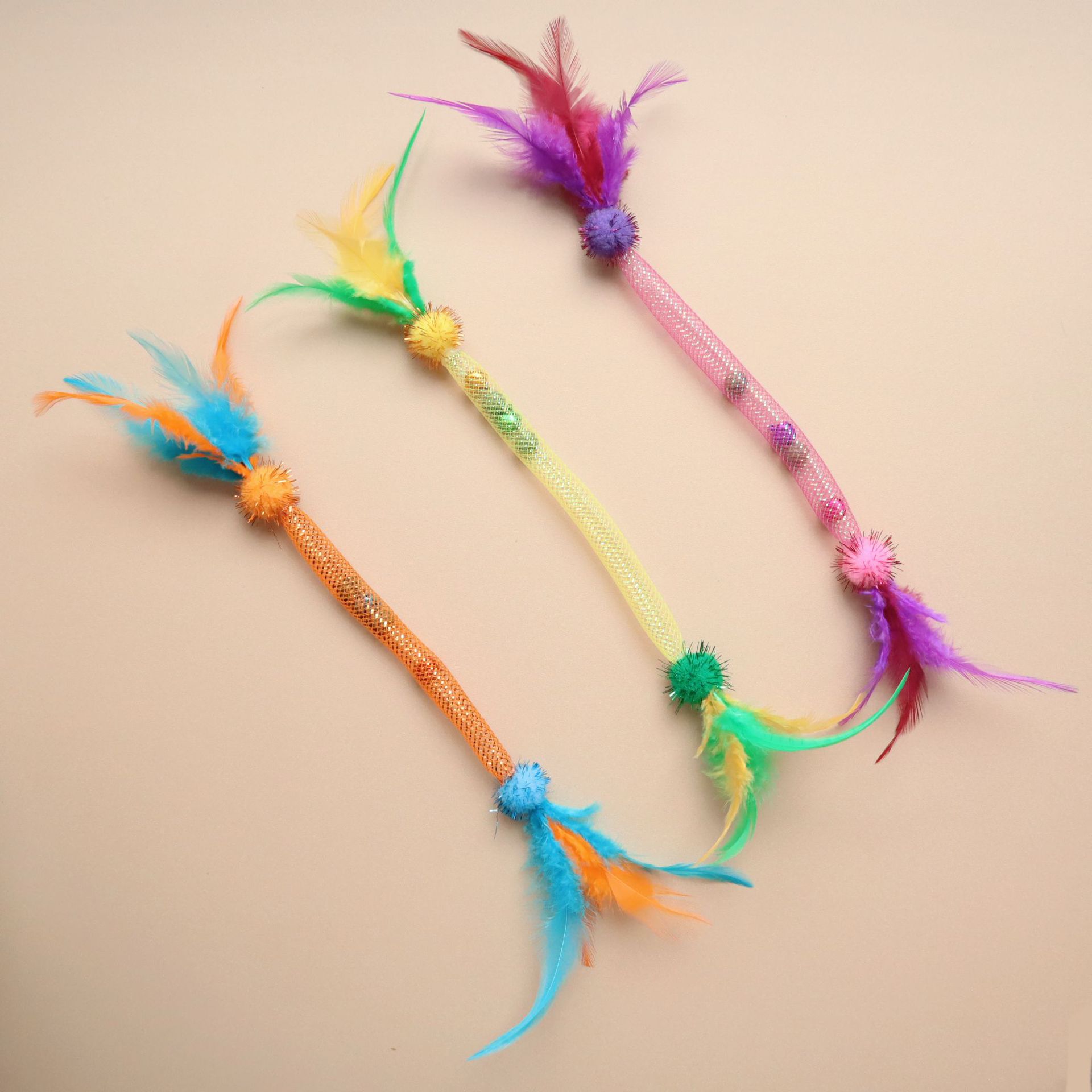 عصا تسلية القطط بالريش، أنبوب  - مراجعة Catnip Toys وسعره